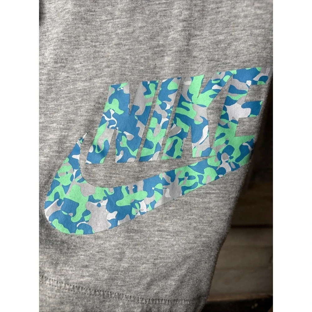 Nike Girls' Long Sleeve Sportswear Graphic T-Shirt in dark‎ grey heather Size XL